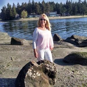 Meet your Posher, Alexis